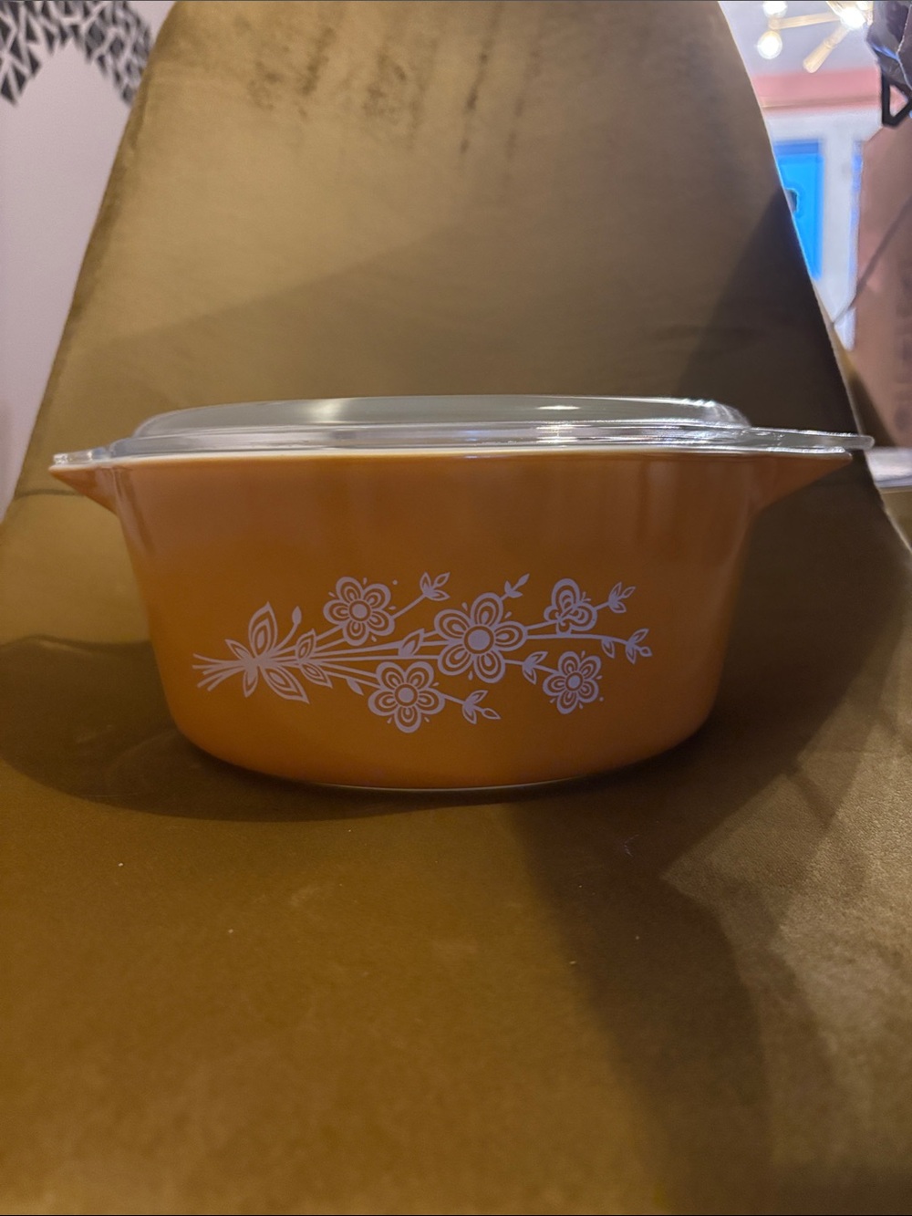 Vintage PYREX Butterfly Gold Round Casserole Dish with Lid #475 (2L) - Picture 3 of 12